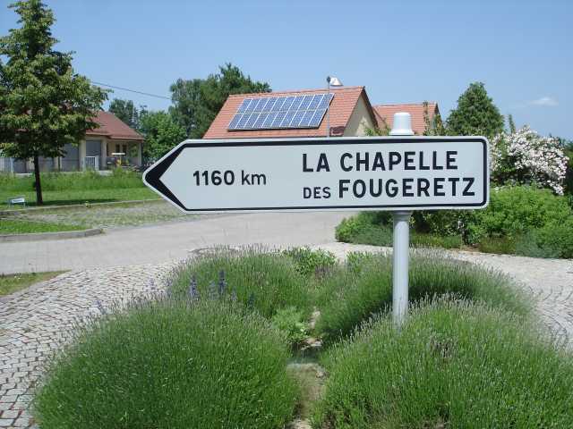 La Chapelle Schild vor Rathaus